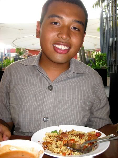 http://i49.photobucket.com/albums/f262/zullies/IMG_1387.jpg
