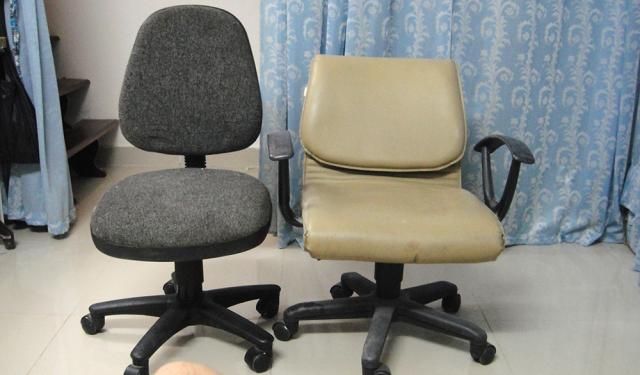 Ghế văn phòng & Bàn chân nhôm kính 10 ly & Đèn sạc sử dụng khi cúp điện - 99%