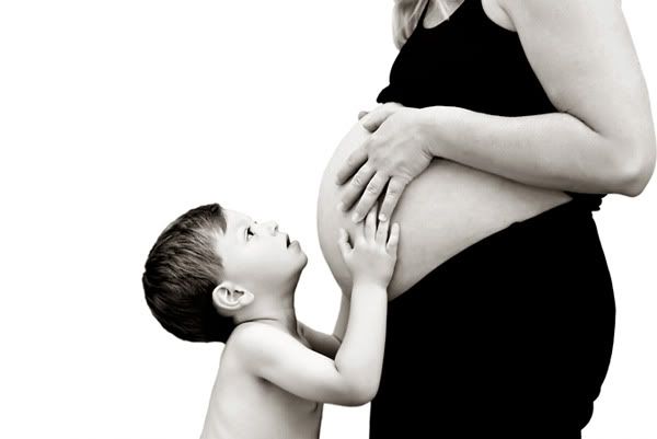 IMAGE: http://i49.photobucket.com/albums/f272/swimchicjen/Bellybw_small.jpg