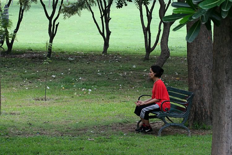 IMAGE: http://i49.photobucket.com/albums/f279/psinghdoc/redandgreen.jpg