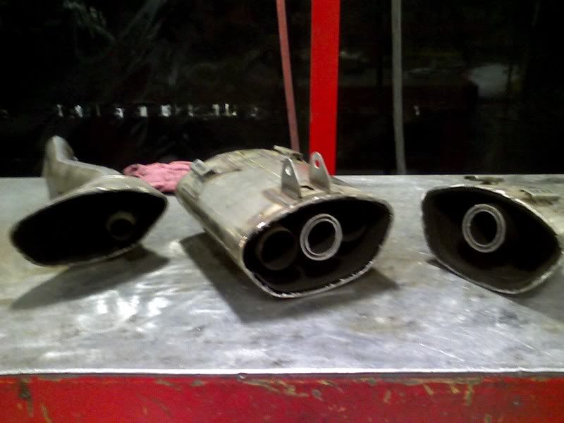 http://i49.photobucket.com/albums/f283/mrpaulo77/600rr%20powdercoat%20and%20muffler/PIC-0093.jpg