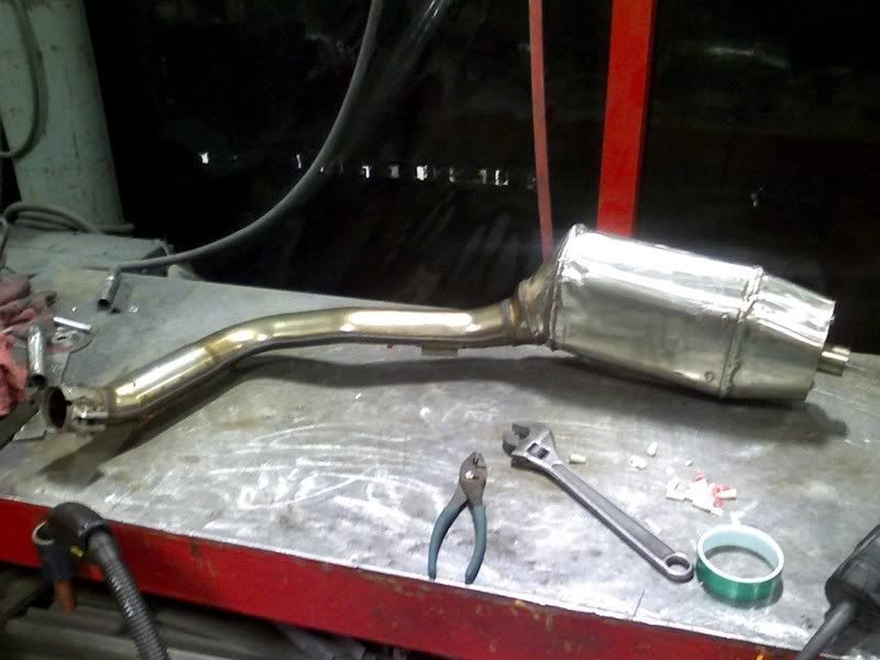 http://i49.photobucket.com/albums/f283/mrpaulo77/600rr%20powdercoat%20and%20muffler/PIC-0107.jpg