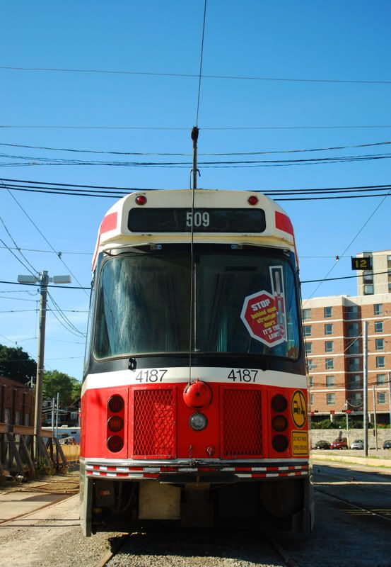 http://i49.photobucket.com/albums/f283/mrpaulo77/Toronto%20and%20Wonderland/Streetcar.jpg