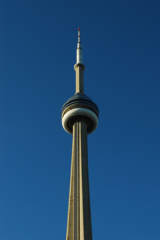 http://i49.photobucket.com/albums/f283/mrpaulo77/Toronto%20and%20Wonderland/Tower2.jpg