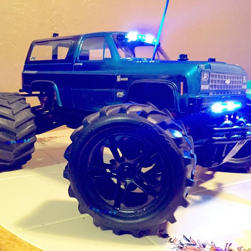 e maxx rc car