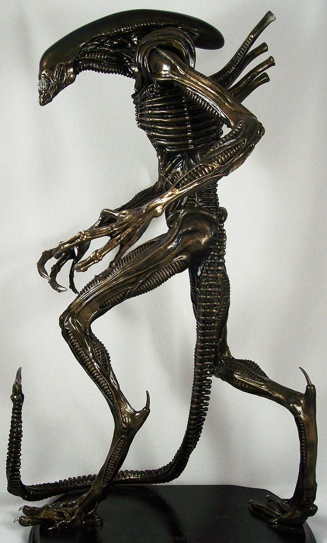 ALIEN Statue By Igor Krinitskiy Photo by sabres21768 Photobucket