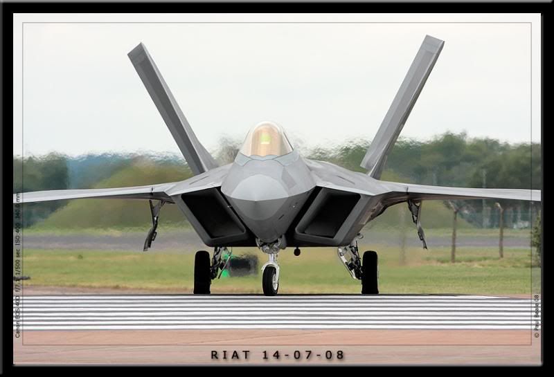 IMAGE: http://i49.photobucket.com/albums/f293/bealieuk/Aircraft/Fairford%2008/Raptor-Head-On.jpg