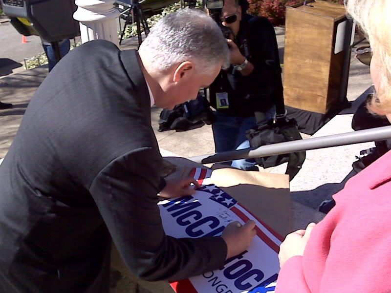 mcclintock33408.jpg Signing a Campaign Sign picture by repubgirl1